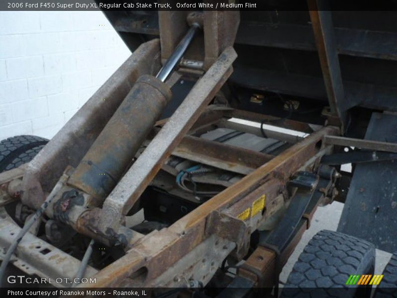 Oxford White / Medium Flint 2006 Ford F450 Super Duty XL Regular Cab Stake Truck