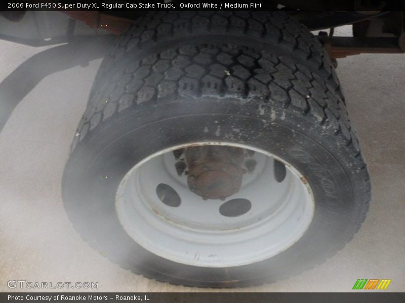 Oxford White / Medium Flint 2006 Ford F450 Super Duty XL Regular Cab Stake Truck