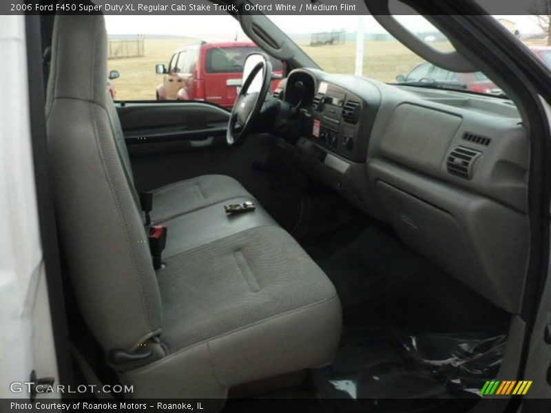 Oxford White / Medium Flint 2006 Ford F450 Super Duty XL Regular Cab Stake Truck