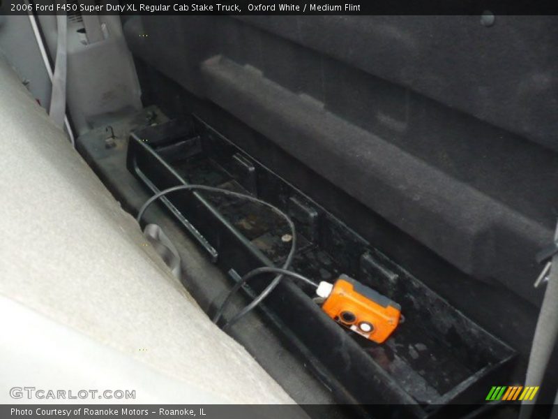 Oxford White / Medium Flint 2006 Ford F450 Super Duty XL Regular Cab Stake Truck