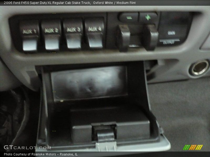 Oxford White / Medium Flint 2006 Ford F450 Super Duty XL Regular Cab Stake Truck