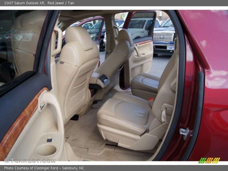 Red Jewel / Tan 2007 Saturn Outlook XR