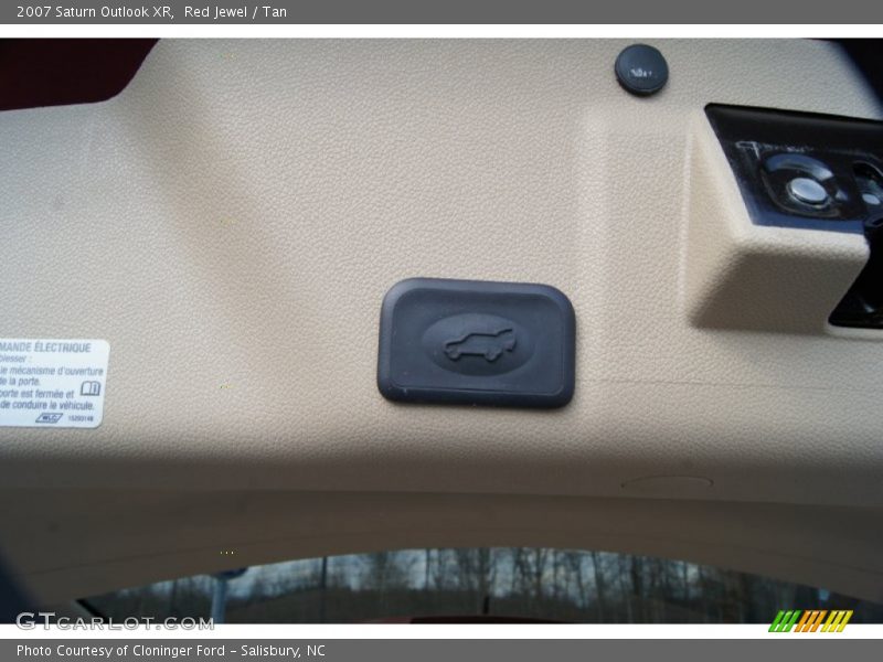 Red Jewel / Tan 2007 Saturn Outlook XR