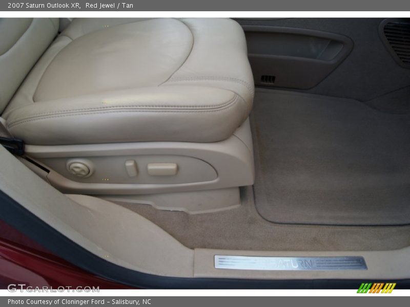 Red Jewel / Tan 2007 Saturn Outlook XR