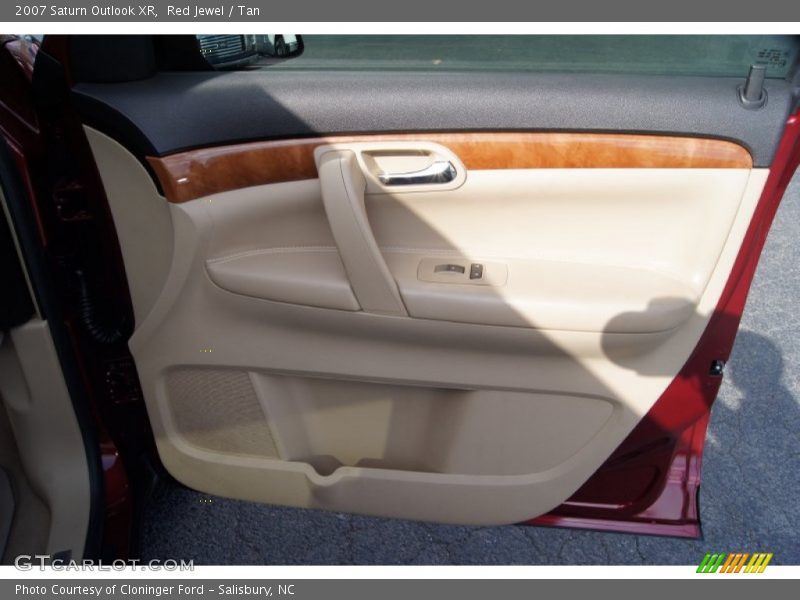 Red Jewel / Tan 2007 Saturn Outlook XR