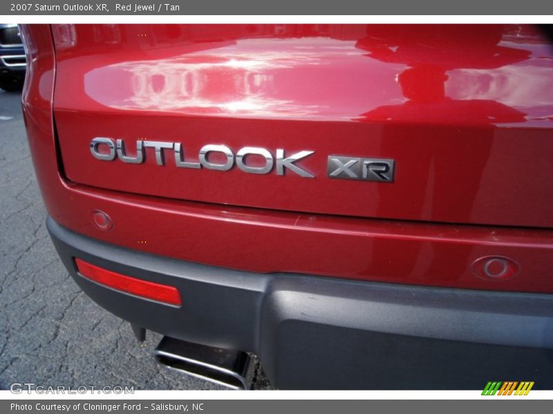 Red Jewel / Tan 2007 Saturn Outlook XR
