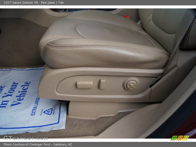 Red Jewel / Tan 2007 Saturn Outlook XR
