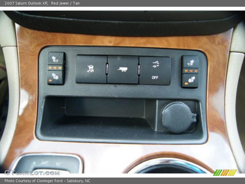 Red Jewel / Tan 2007 Saturn Outlook XR
