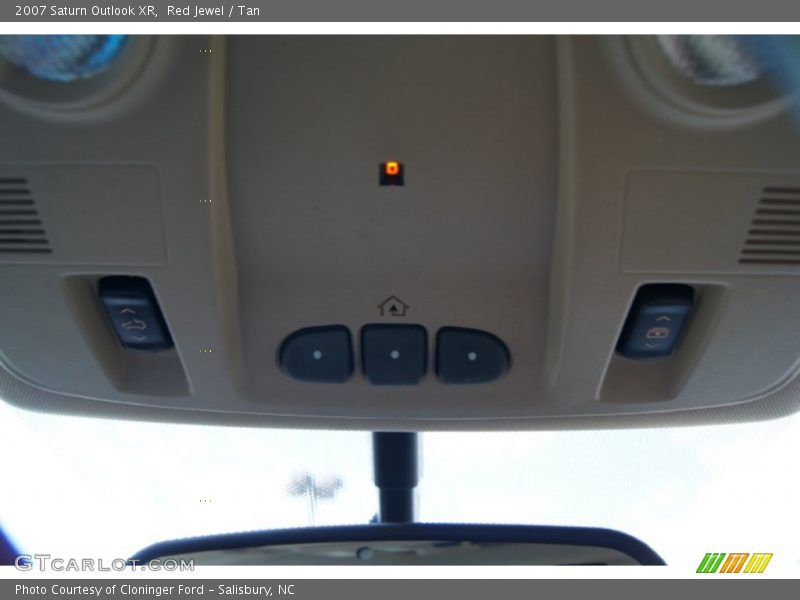Red Jewel / Tan 2007 Saturn Outlook XR