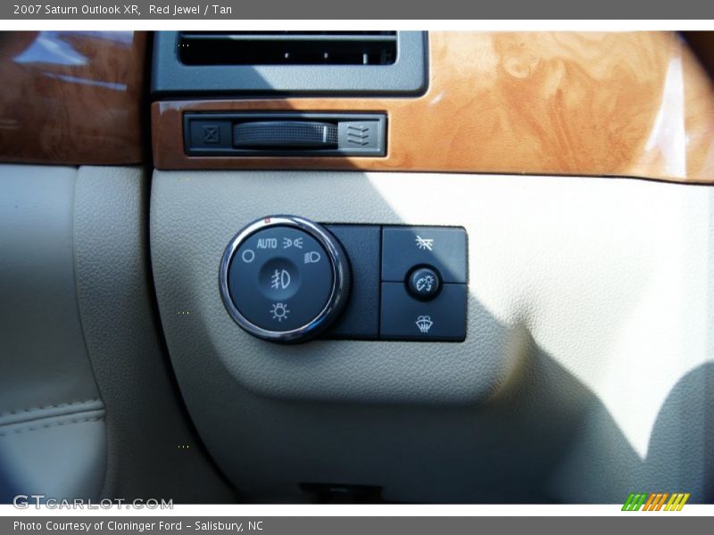 Red Jewel / Tan 2007 Saturn Outlook XR