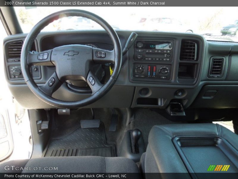 Summit White / Dark Charcoal 2007 Chevrolet Silverado 1500 Classic LS Extended Cab 4x4