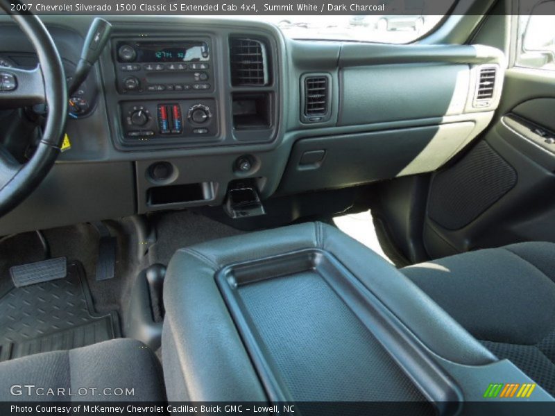 Summit White / Dark Charcoal 2007 Chevrolet Silverado 1500 Classic LS Extended Cab 4x4