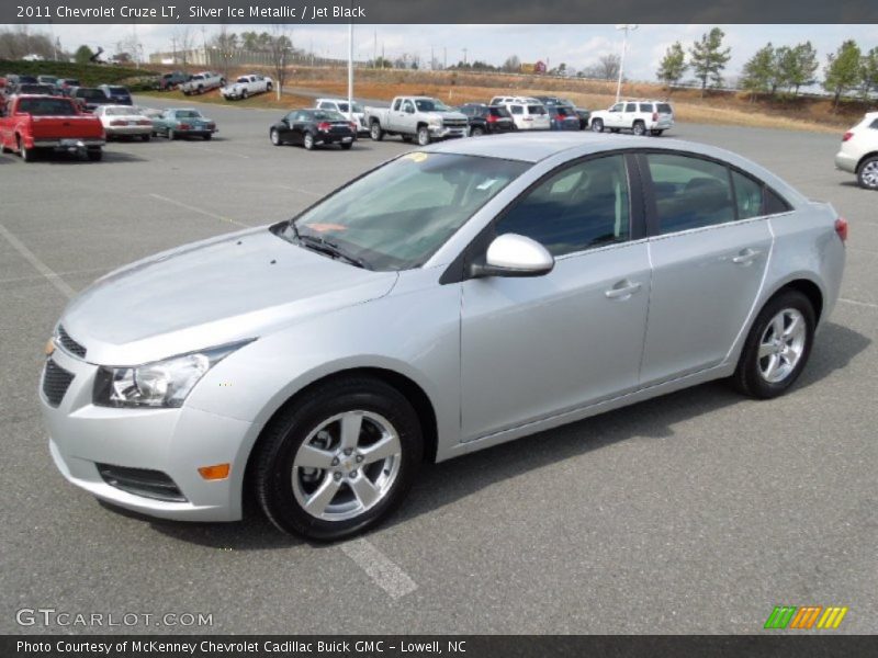 Front 3/4 View of 2011 Cruze LT