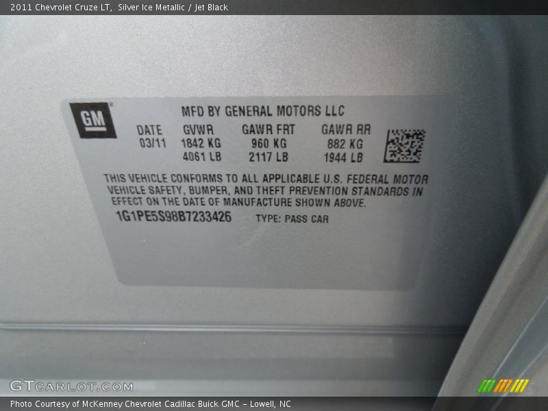 Silver Ice Metallic / Jet Black 2011 Chevrolet Cruze LT