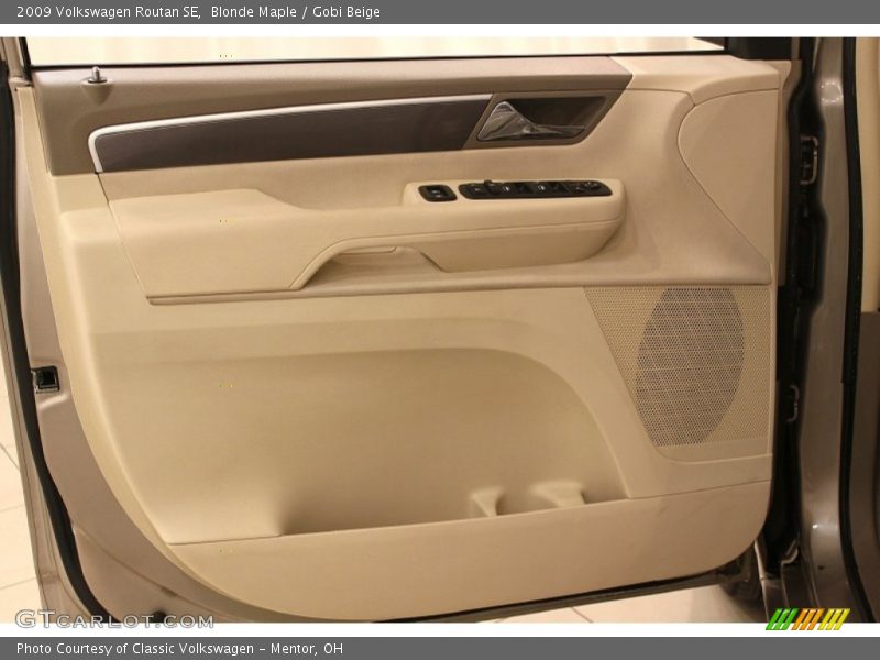 Blonde Maple / Gobi Beige 2009 Volkswagen Routan SE
