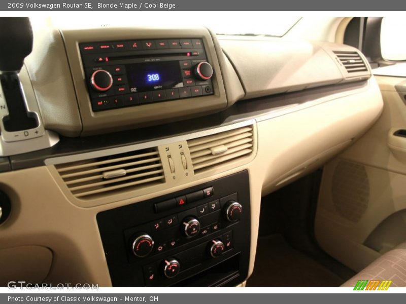 Blonde Maple / Gobi Beige 2009 Volkswagen Routan SE