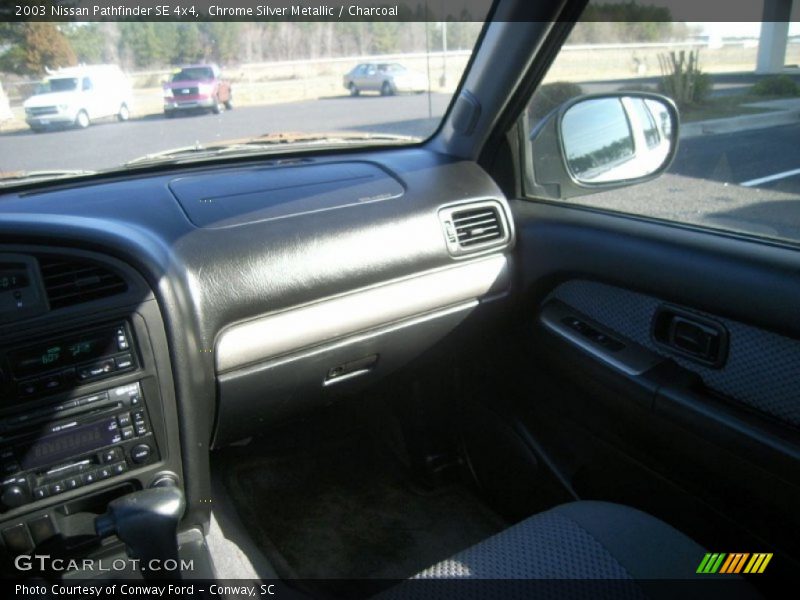 Chrome Silver Metallic / Charcoal 2003 Nissan Pathfinder SE 4x4