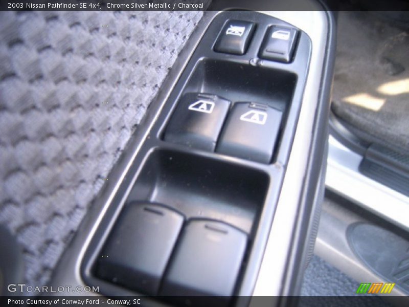 Chrome Silver Metallic / Charcoal 2003 Nissan Pathfinder SE 4x4