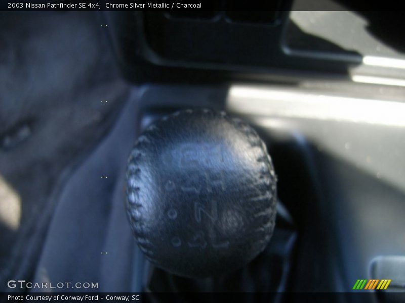Chrome Silver Metallic / Charcoal 2003 Nissan Pathfinder SE 4x4