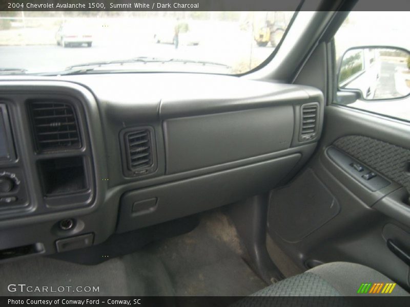 Summit White / Dark Charcoal 2004 Chevrolet Avalanche 1500