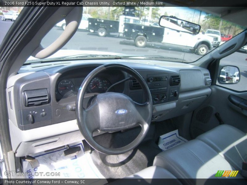 Oxford White / Medium Flint 2006 Ford F250 Super Duty XL Regular Cab Chassis Utility