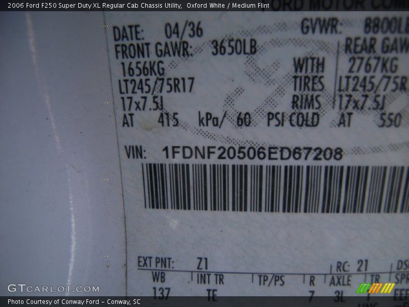 Oxford White / Medium Flint 2006 Ford F250 Super Duty XL Regular Cab Chassis Utility