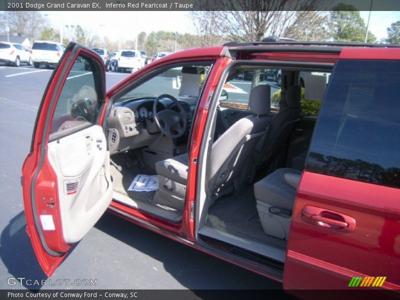 Inferno Red Pearlcoat / Taupe 2001 Dodge Grand Caravan EX