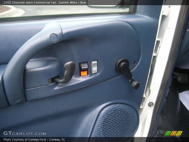 Summit White / Blue 2005 Chevrolet Astro Commercial Van
