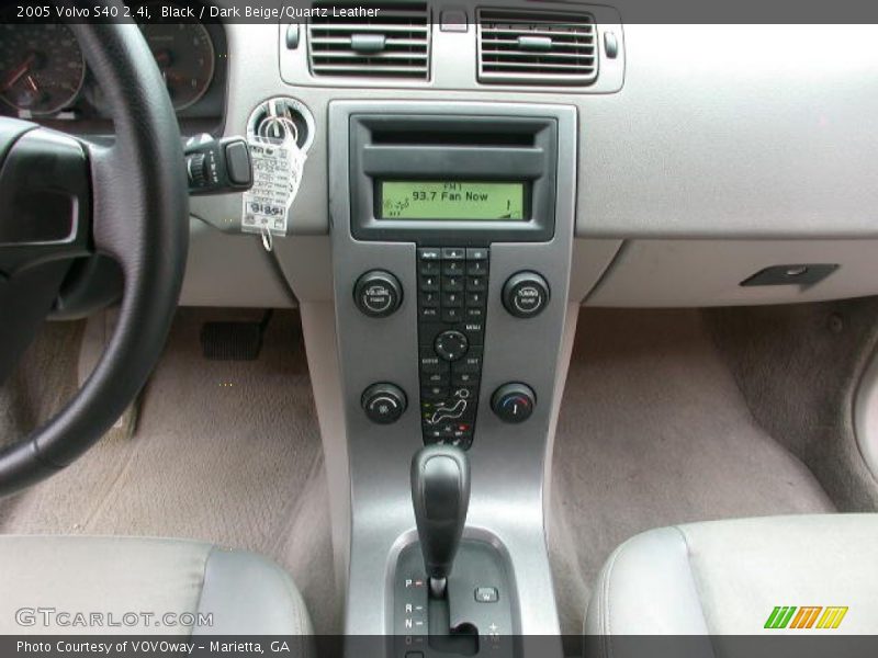 Controls of 2005 S40 2.4i