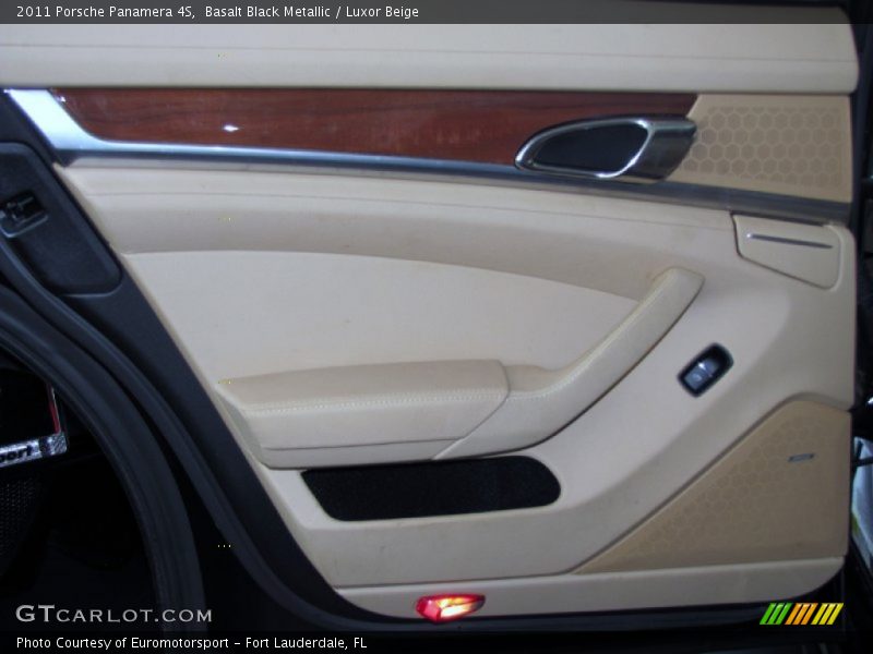 Door Panel of 2011 Panamera 4S