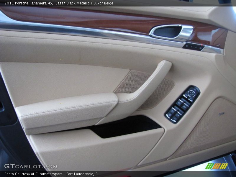 Basalt Black Metallic / Luxor Beige 2011 Porsche Panamera 4S