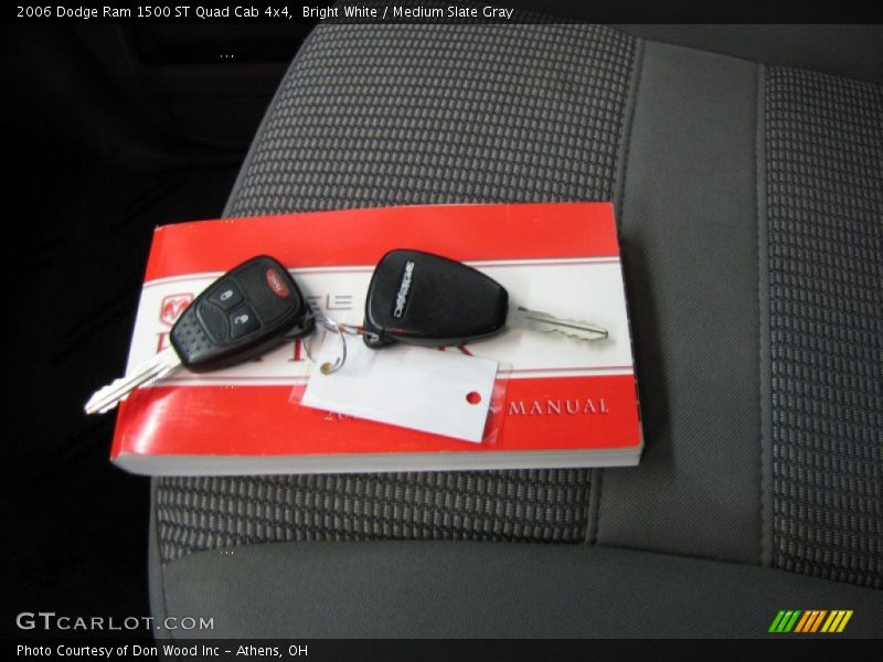 Bright White / Medium Slate Gray 2006 Dodge Ram 1500 ST Quad Cab 4x4