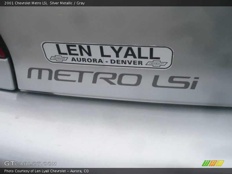 Silver Metallic / Gray 2001 Chevrolet Metro LSi