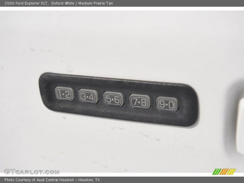 Oxford White / Medium Prairie Tan 2000 Ford Explorer XLT