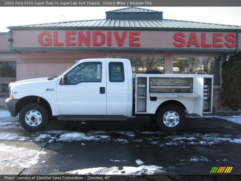 Oxford White / Medium Flint 2002 Ford F250 Super Duty XL SuperCab 4x4 Chassis