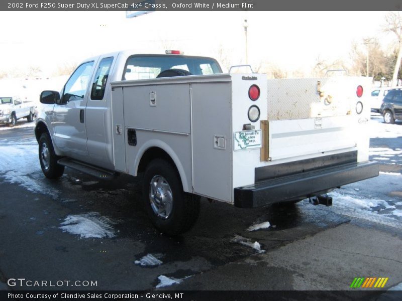 Oxford White / Medium Flint 2002 Ford F250 Super Duty XL SuperCab 4x4 Chassis