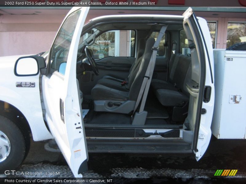 Oxford White / Medium Flint 2002 Ford F250 Super Duty XL SuperCab 4x4 Chassis