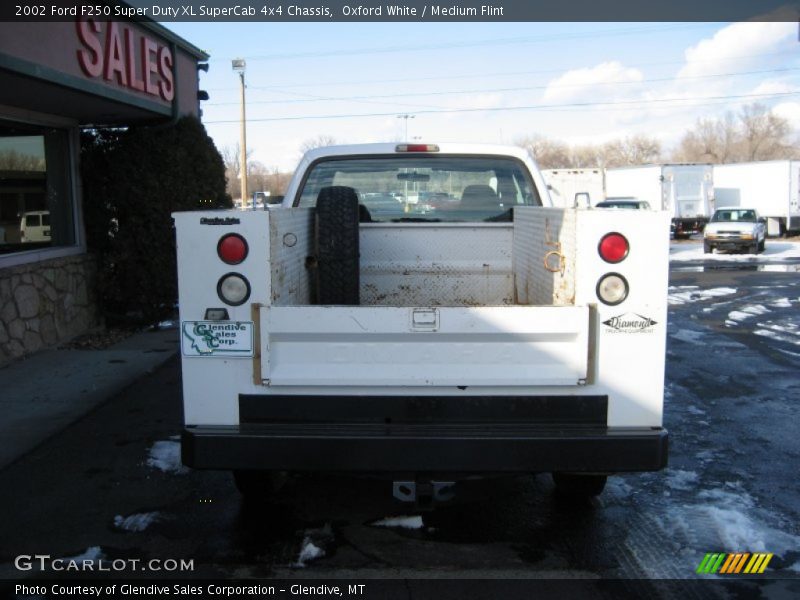 Oxford White / Medium Flint 2002 Ford F250 Super Duty XL SuperCab 4x4 Chassis