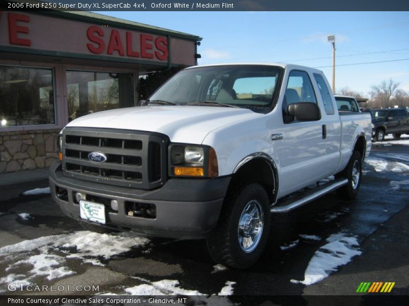 Oxford White / Medium Flint 2006 Ford F250 Super Duty XL SuperCab 4x4