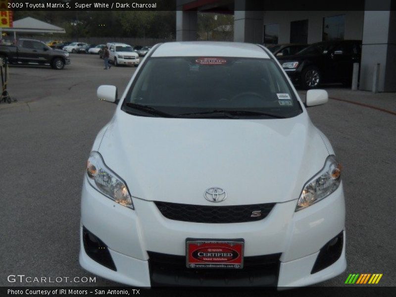 Super White / Dark Charcoal 2009 Toyota Matrix S