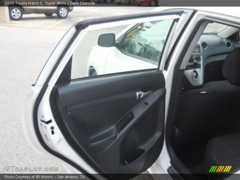 Super White / Dark Charcoal 2009 Toyota Matrix S
