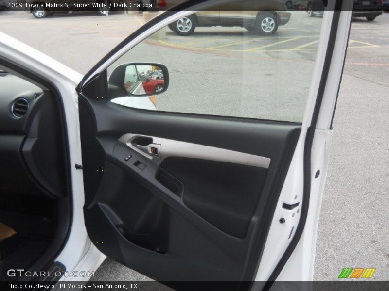 Super White / Dark Charcoal 2009 Toyota Matrix S