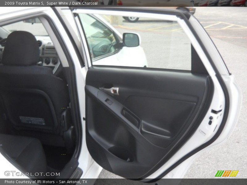 Super White / Dark Charcoal 2009 Toyota Matrix S