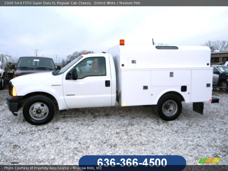 Oxford White / Medium Flint 2006 Ford F350 Super Duty XL Regular Cab Chassis