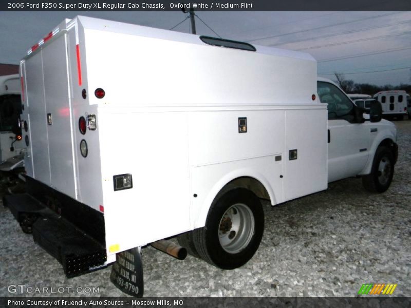 Oxford White / Medium Flint 2006 Ford F350 Super Duty XL Regular Cab Chassis