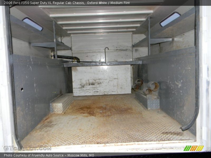 Oxford White / Medium Flint 2006 Ford F350 Super Duty XL Regular Cab Chassis