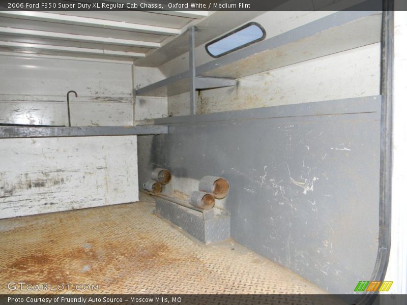 Oxford White / Medium Flint 2006 Ford F350 Super Duty XL Regular Cab Chassis