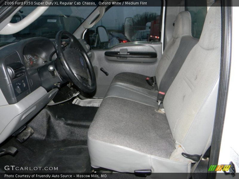 Oxford White / Medium Flint 2006 Ford F350 Super Duty XL Regular Cab Chassis