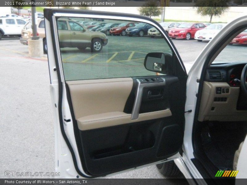 Blizzard White Pearl / Sand Beige 2011 Toyota 4Runner SR5