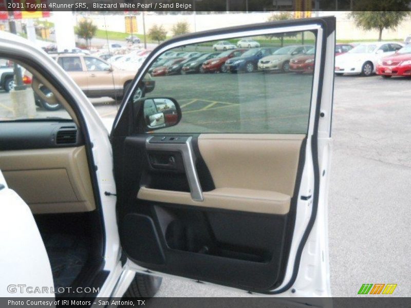 Blizzard White Pearl / Sand Beige 2011 Toyota 4Runner SR5